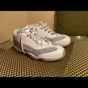 Jordan 11 ie low cobalt size 9.5